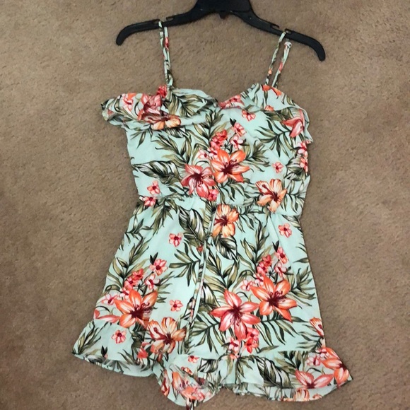 Beautiful romper - Picture 2 of 10